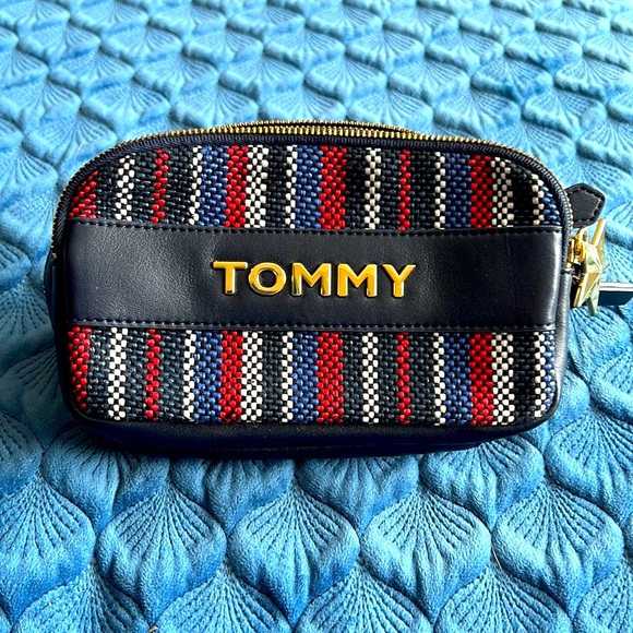 TOMMY HILFIGER BELT BAG WITH VERTICAL LINES - Picture 2 of 9